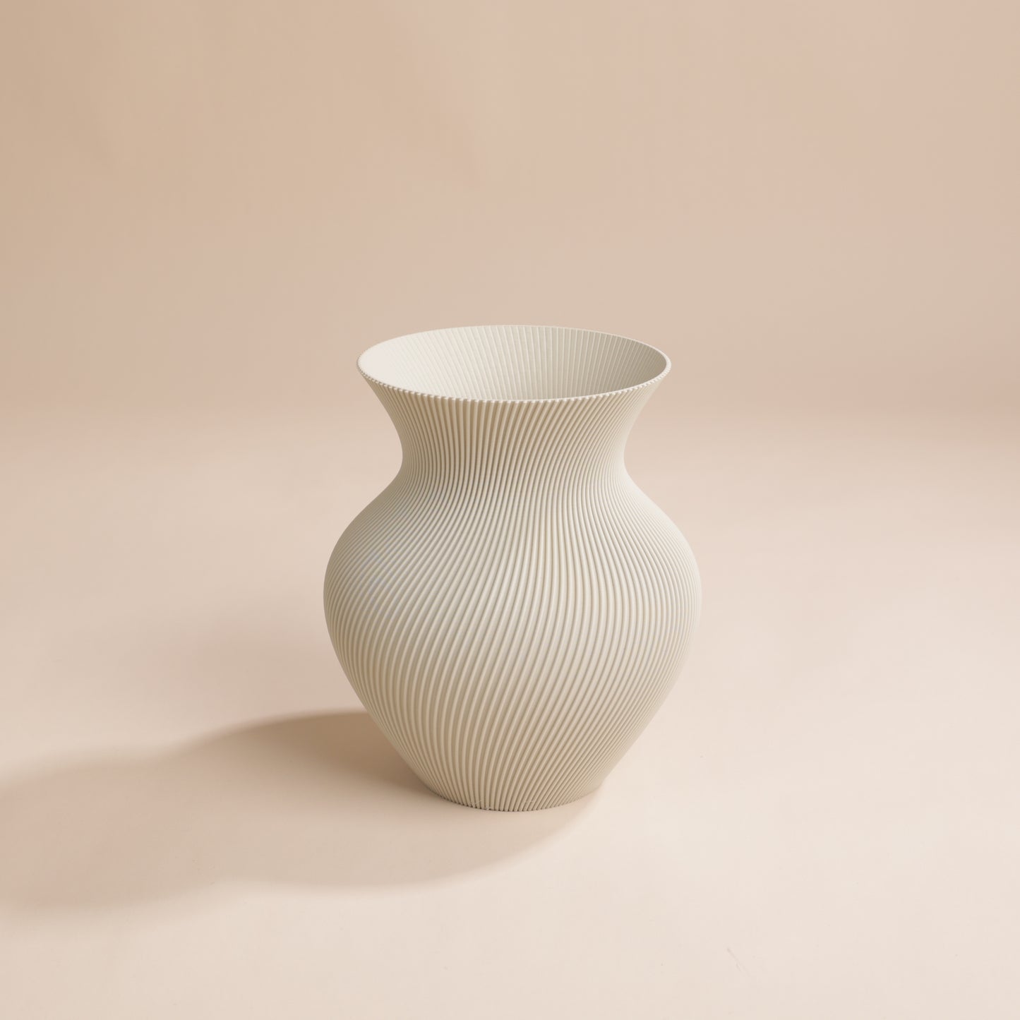 Vase arrondi rainuré en PLA recyclé – idéal pour bouquets modernes