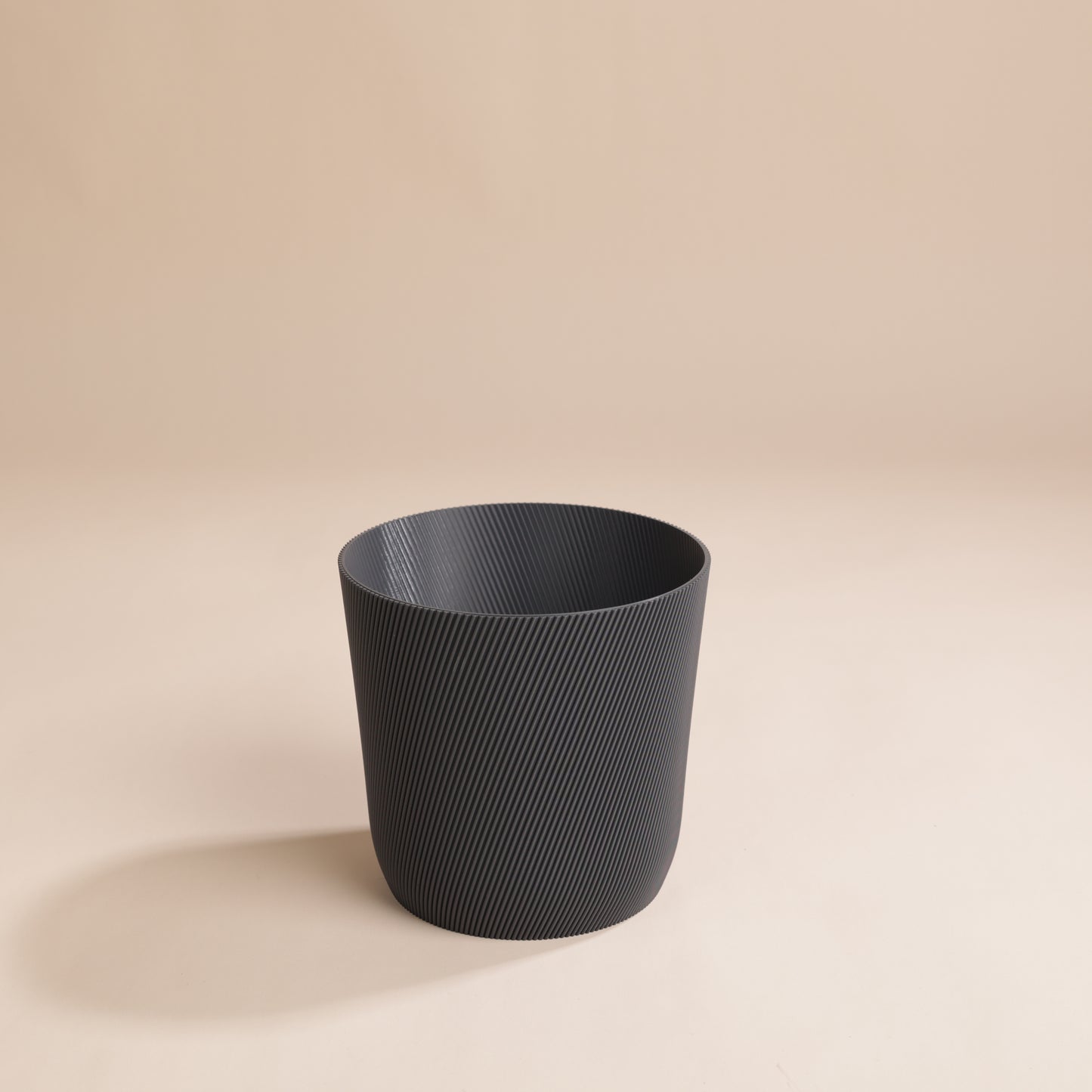 Cache-pot Svala en bioplastique recyclé – design texturé moderne et écoresponsable