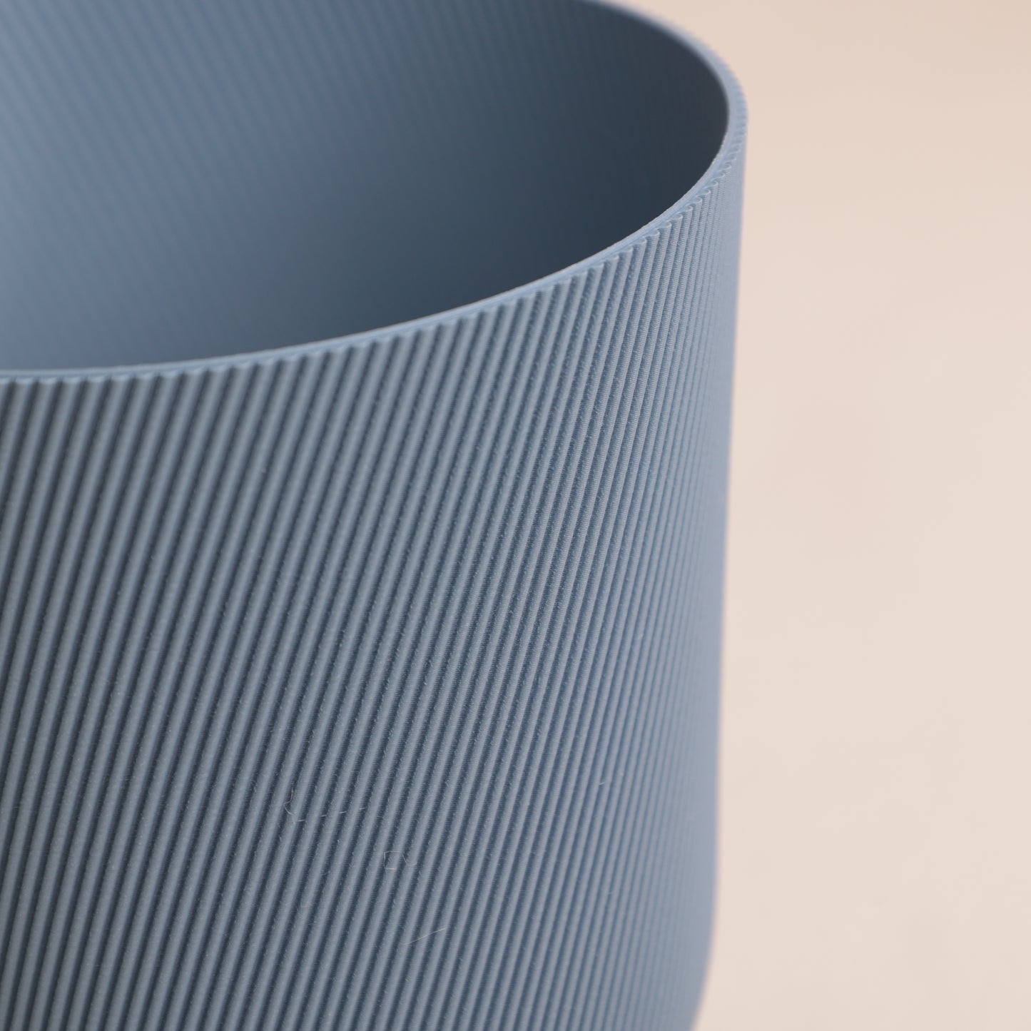 Cache-pot Svala en bioplastique recyclé – design texturé moderne et écoresponsable