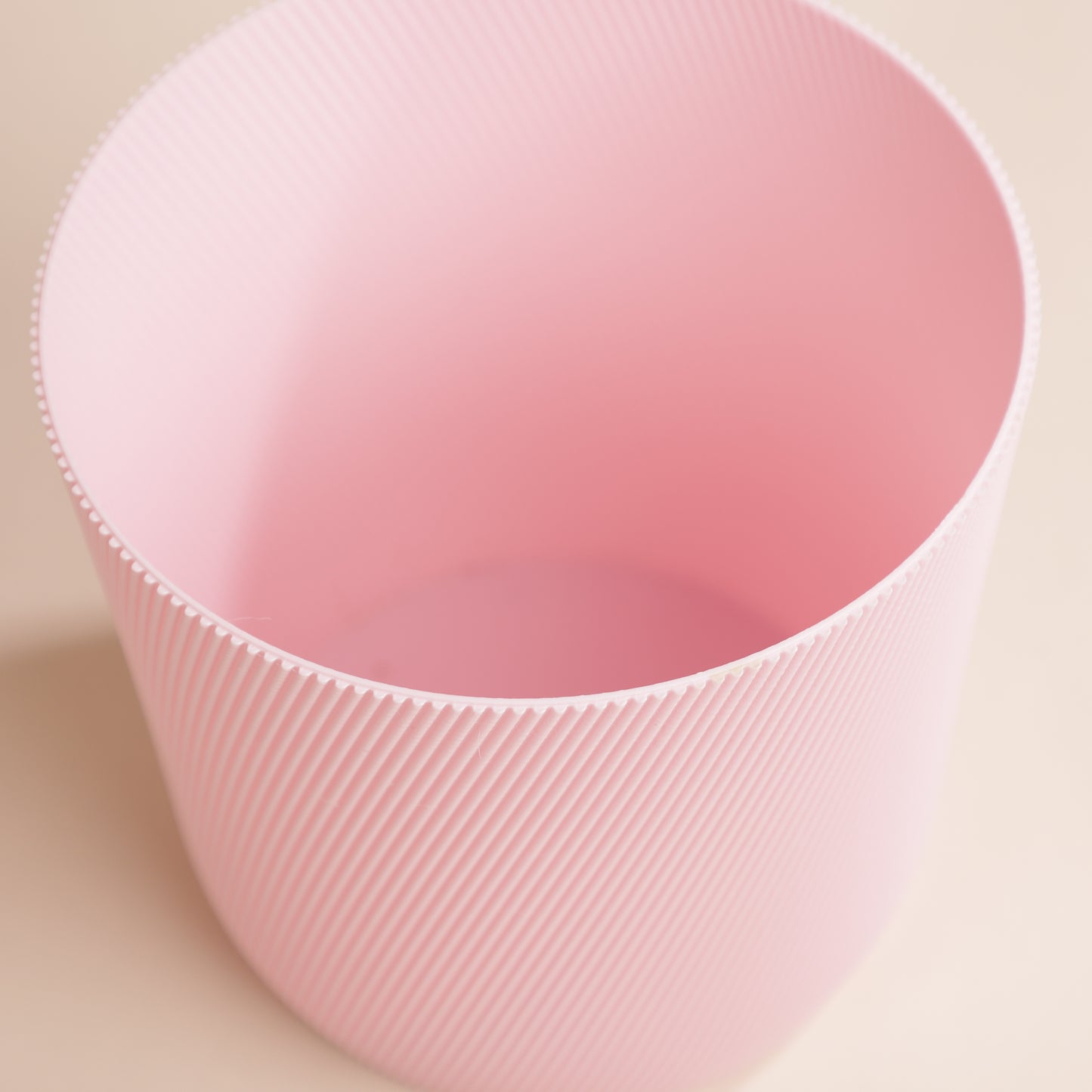 Cache-pot Svala en bioplastique recyclé – design texturé moderne et écoresponsable