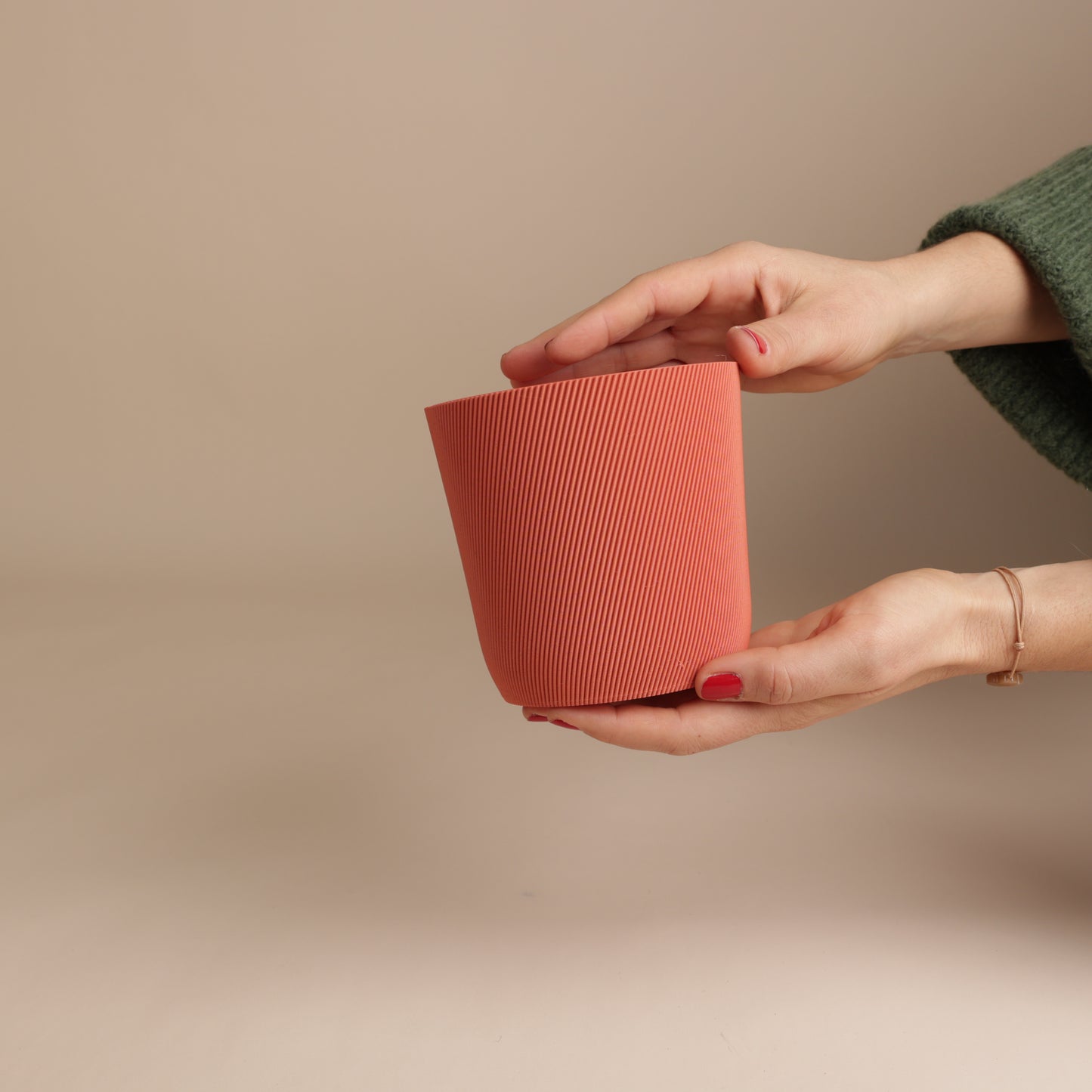 Cache-pot Svala en bioplastique recyclé – design texturé moderne et écoresponsable