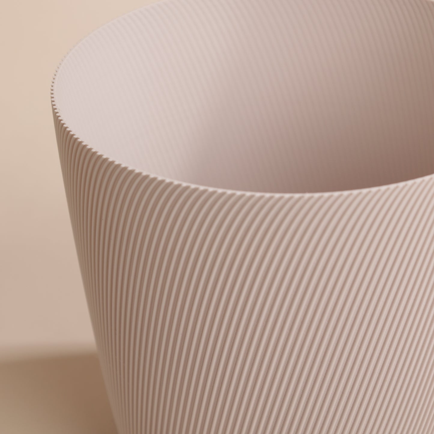 Cache-pot design Svala
