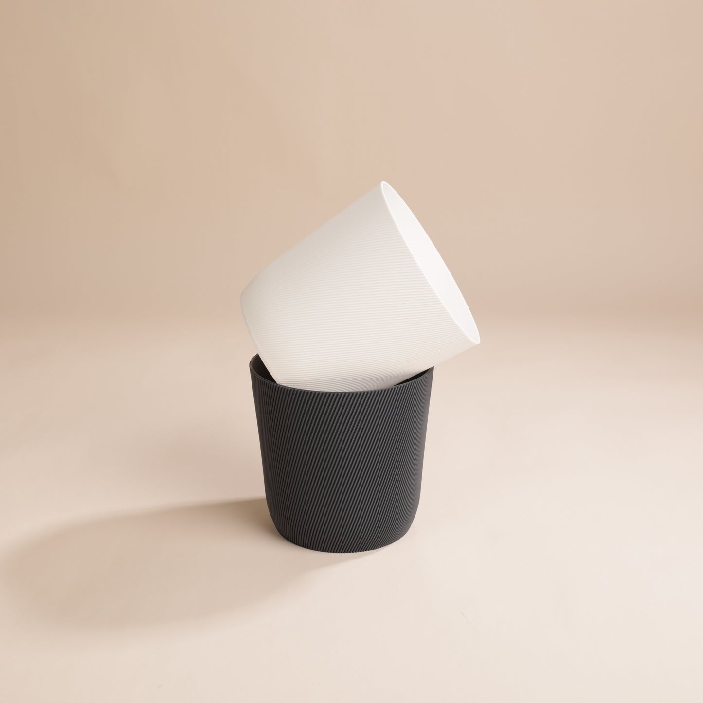 Cache-pot Svala en bioplastique recyclé – design texturé moderne et écoresponsable