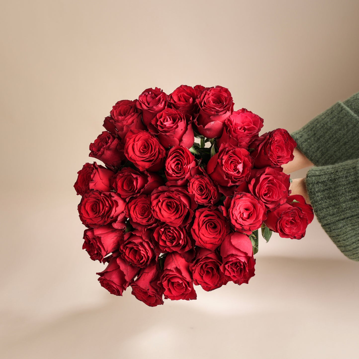Bouquet de 30 roses rouges avec vase – Saint-Valentin