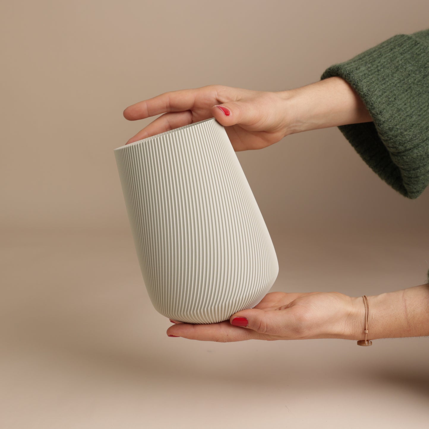 Vase élégant avec rainures verticales – parfait pour bouquets de fleurs