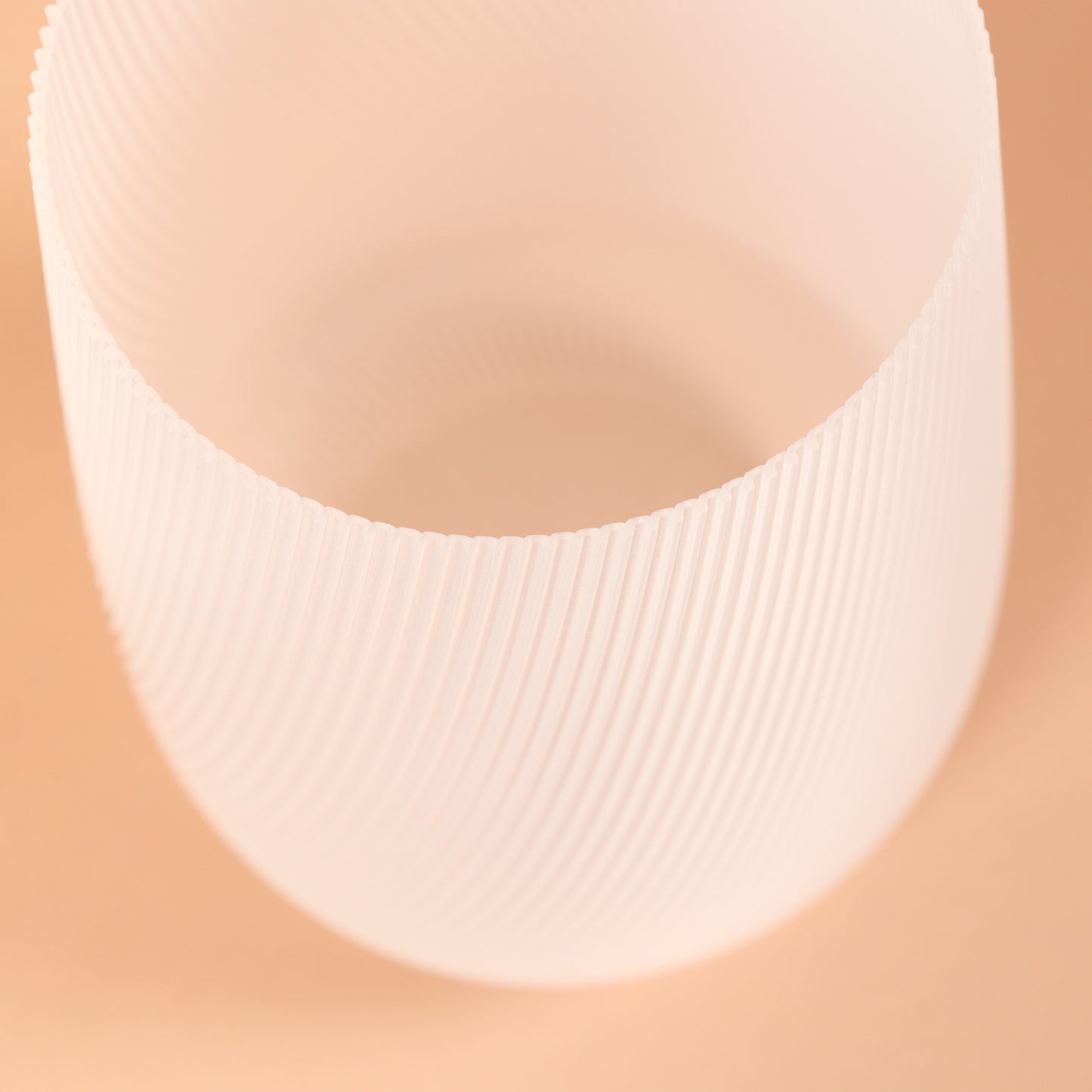 Vase Fjord Glow Coconut en bioplastique PLA blanc translucide 