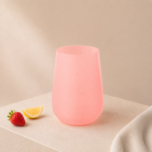 Vase Fjord Glow Sorbet en bioplastique PLA rose translucide avec texture rainurée