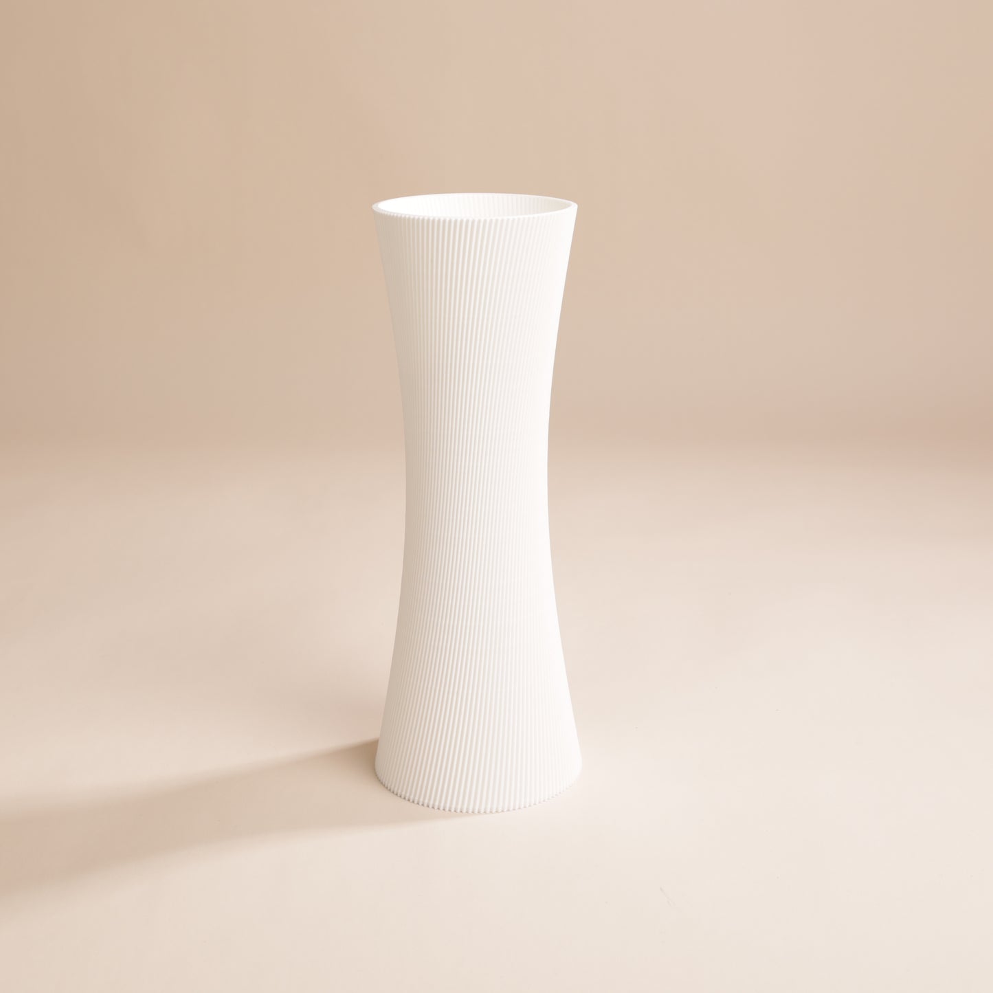 Vase haut au design sophistiqué et durable – fabriqué en Suisse en bioplastique