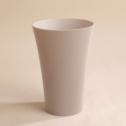 Vase design Lumi en PLA biosourcé coloris beige, fabrication suisse durable et recyclable