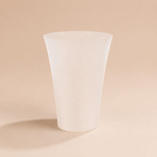 Vase Lumi Glow translucide en bioplastique PLA.