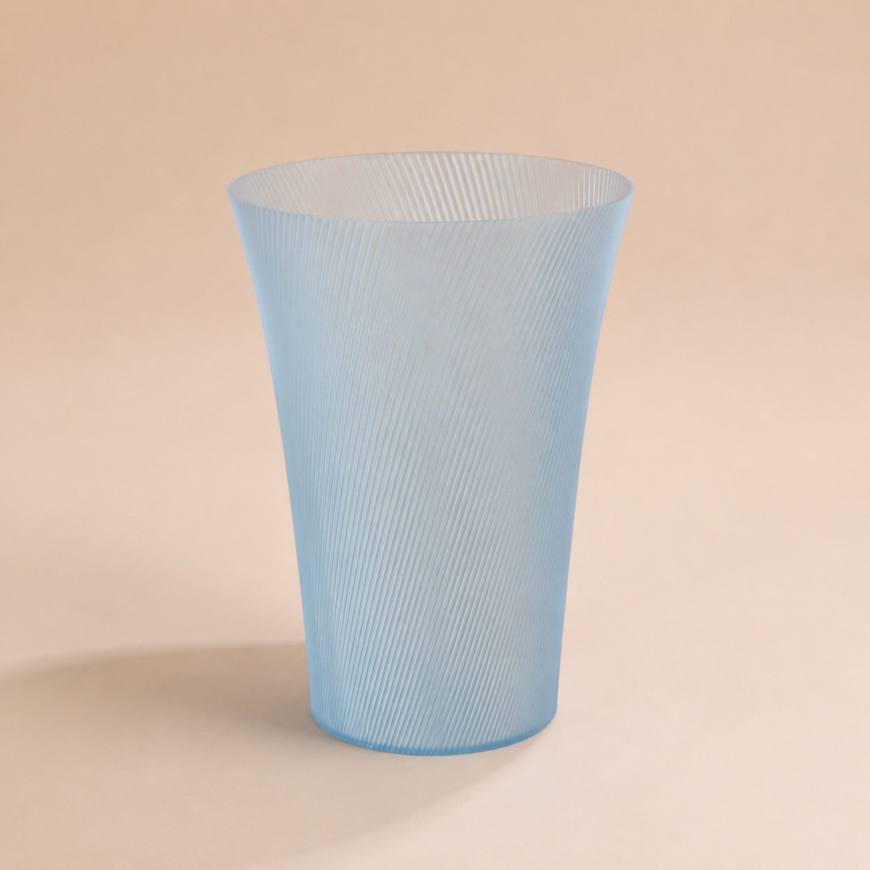 Vase Lumi Glow translucide en bioplastique PLA.
