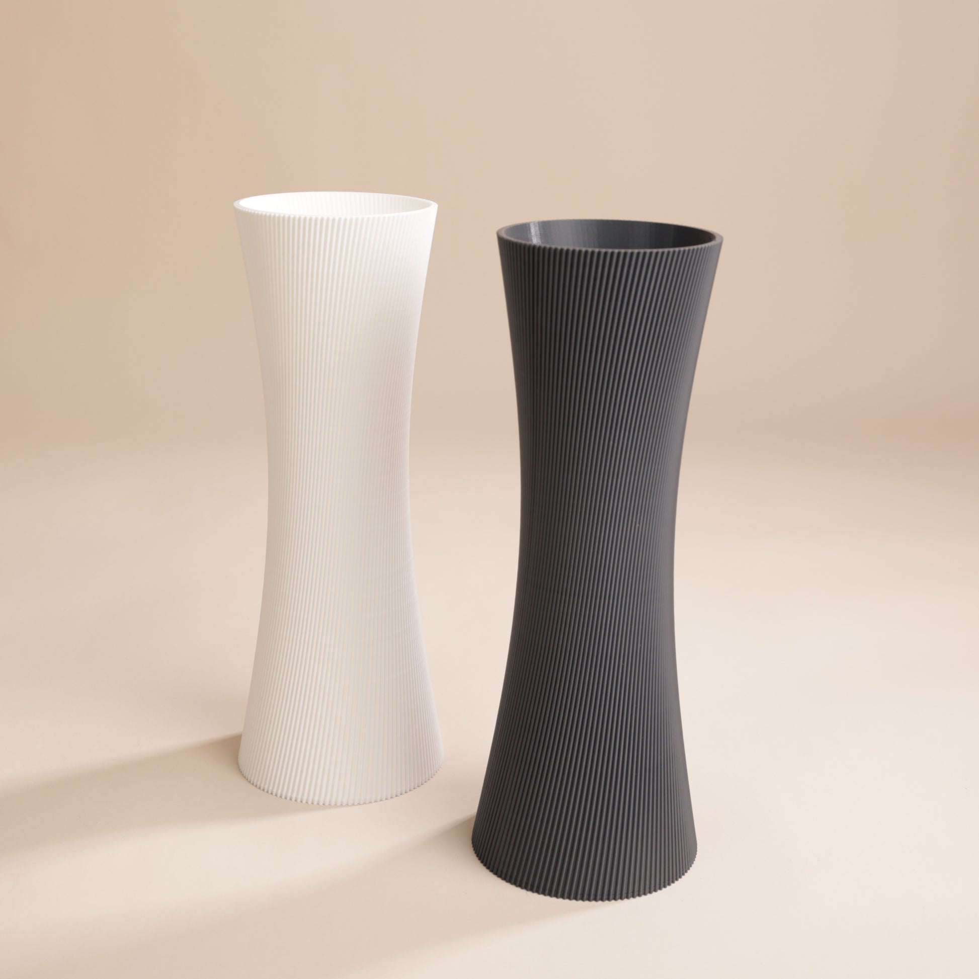 Vase haut au design sophistiqué et durable – fabriqué en Suisse en bioplastique