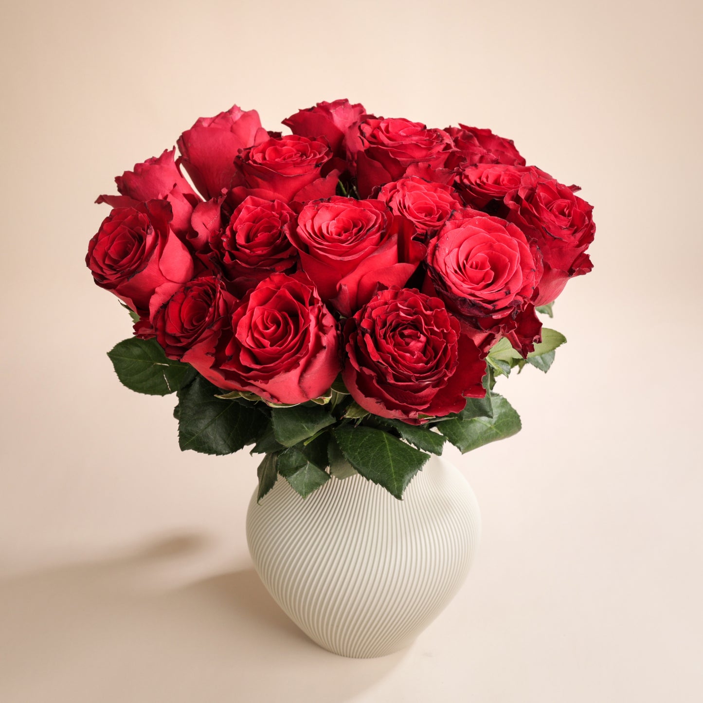 Bouquet de 20 roses rouges avec vase – Saint-Valentin