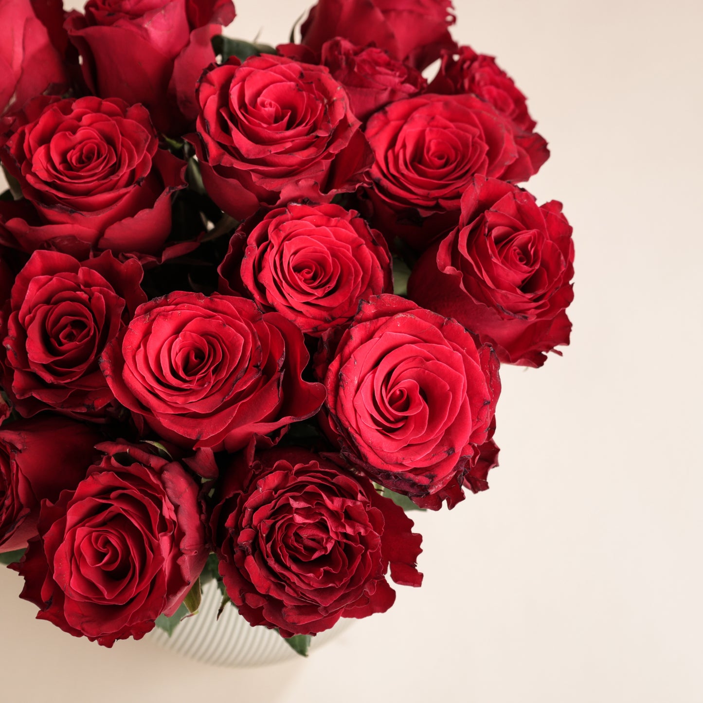 Bouquet de 20 roses rouges avec vase – Saint-Valentin