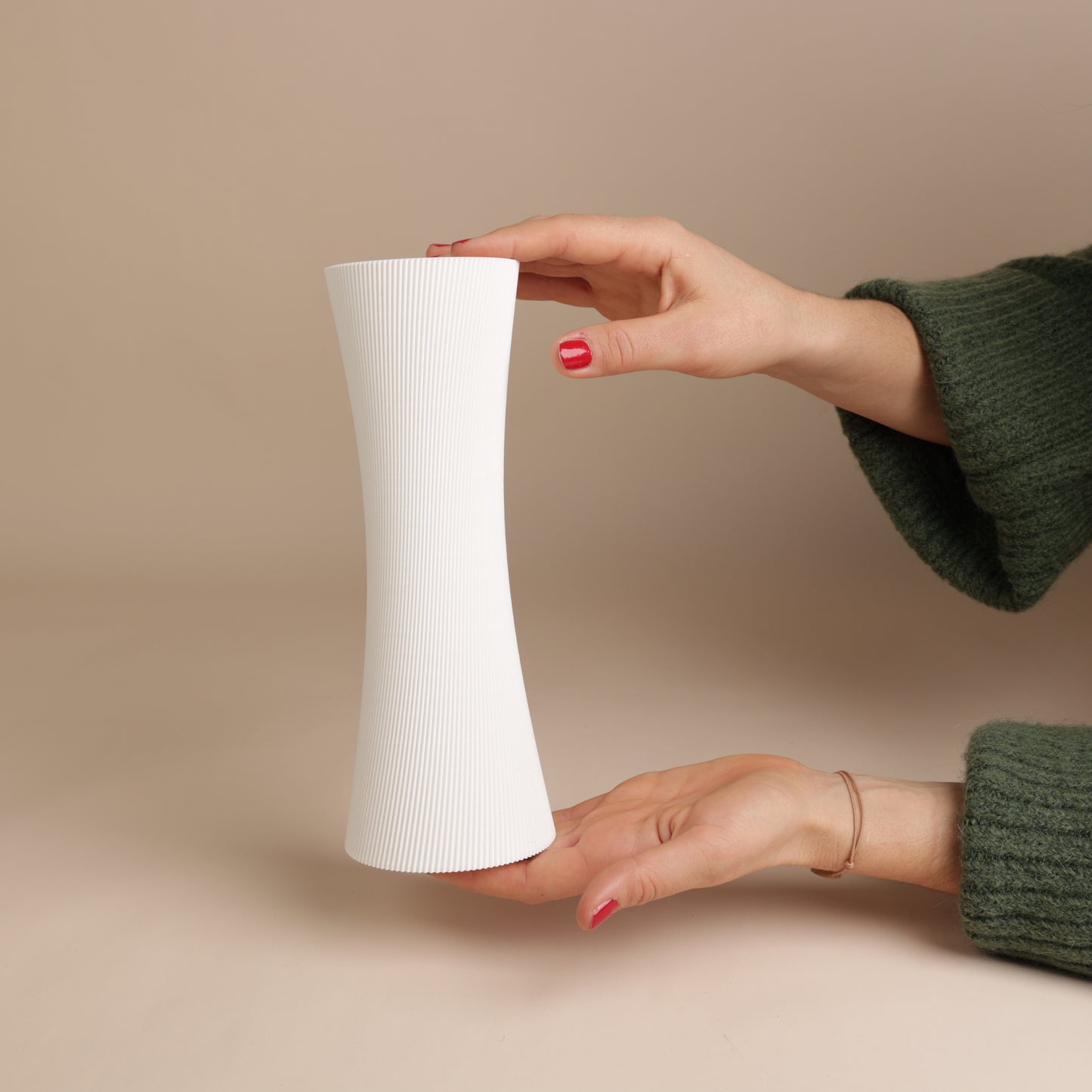 Vase haut au design sophistiqué et durable – fabriqué en Suisse en bioplastique